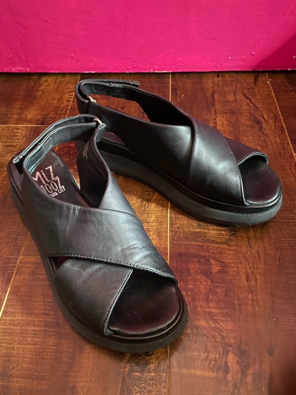 Miz Mooz Women’s Black Cross-Strap Slingback Sandals with wedge sole Size 9